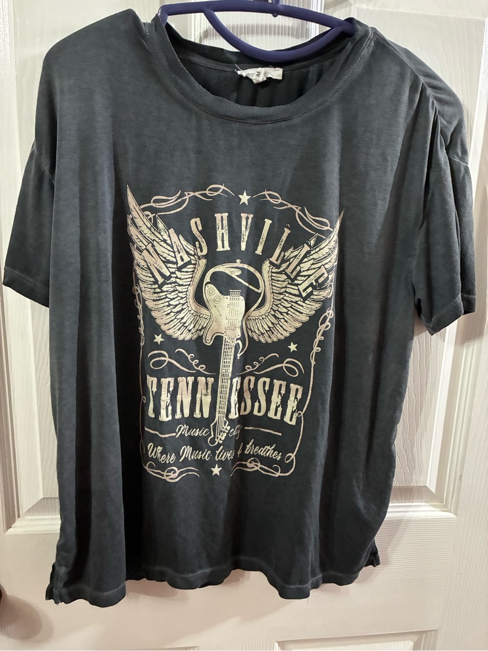 Maurices Women’s Medium Nashville Tennessee Graphic Tee